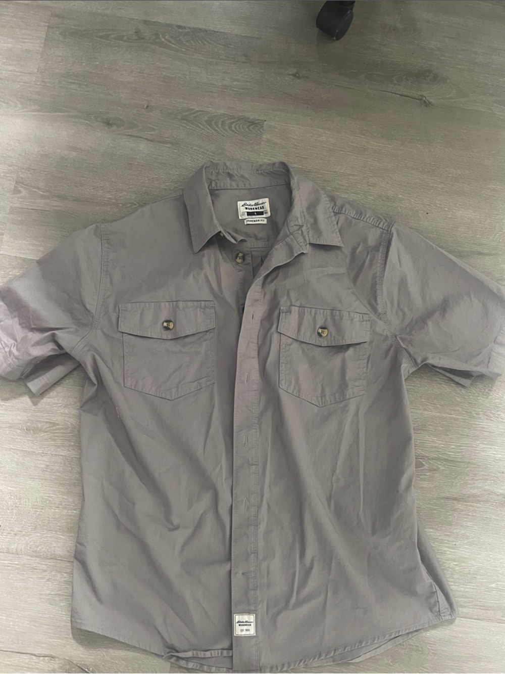 Eddie Bauer Men's Short-Sleeve Button-Down Shirt - Gray